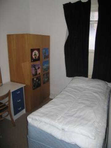 			VIEWINGS ARE HIGHLY RECOMMENDED!, 2 Bedroom, 1 bath, 1 reception Flat			 South End Road, HAMPSTEAD NW3